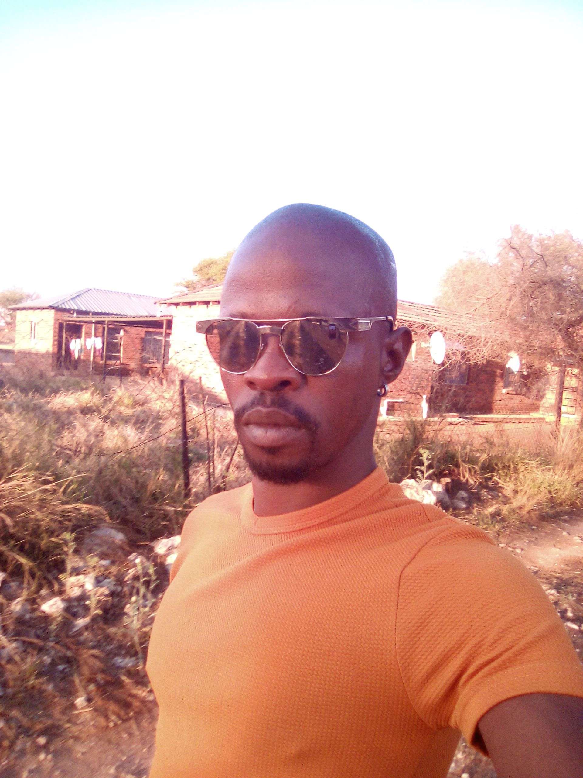 molawa menzi Profile Picture