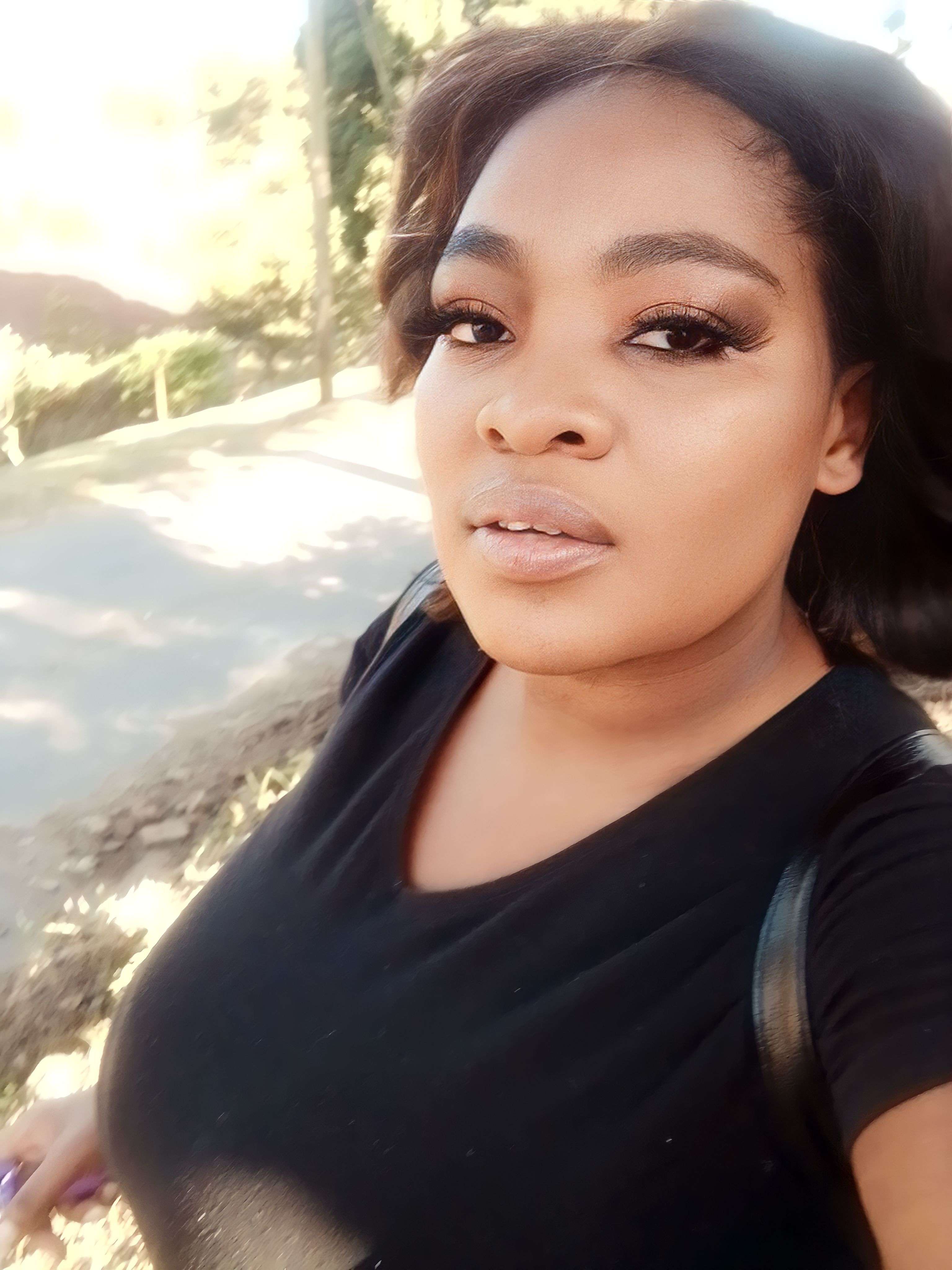Nelisiwe zungu Profile Picture